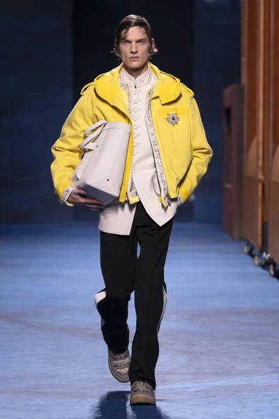 Look 13